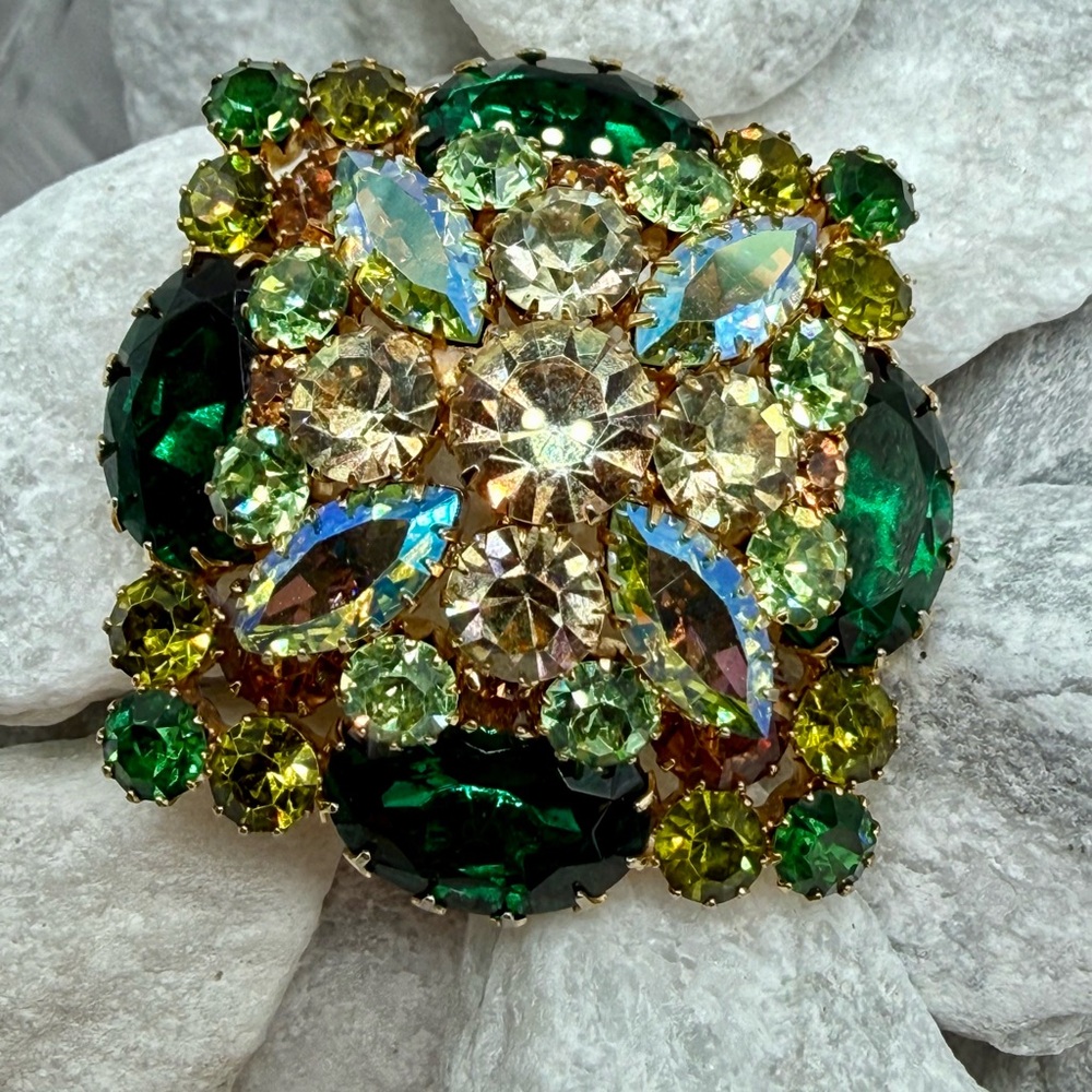 Vintage Juliana Style Green AB Rhinestone Dome Brooch Statement Piece D&E Look - Picture 12 of 17